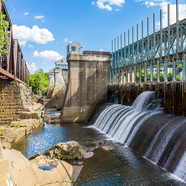 The Great Falls, now used to generate hydroelectric power, prompted the building of the country’s first canal. 