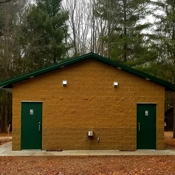 Pine Point campground has a newly-built bathroom building providing hot showers for pay. 