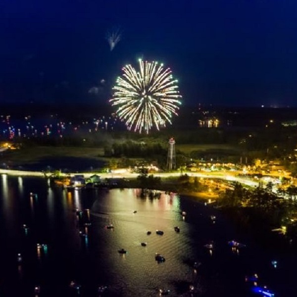 Lake Minocqua celebrates its outdoor adventures year-round, with over a million acres of public lands surrounding it. 