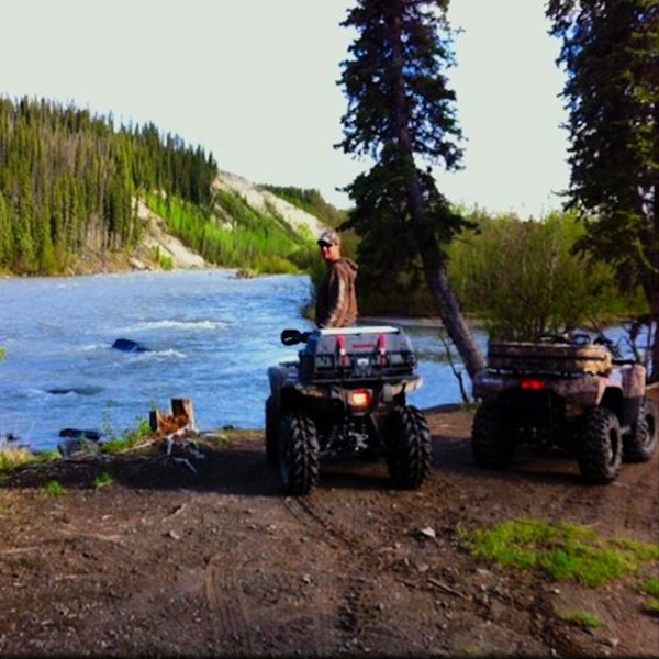 The trail leads to the shores of the pristine Klutina Lake, offering opportunities for fishing, kayaking, and camping in a breathtaking setting. 