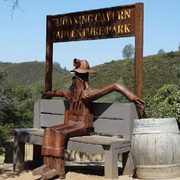 Miners rediscovered the cave in the 1840s, naming it for the sound coming out of its narrow entrance. 