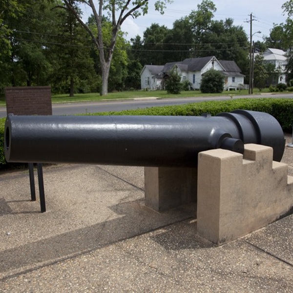 In 1902, the county became the first in Alabama to have a hydroelectric plant. It was the site of several New Deal programs, including the construction of the Skyline Drive and the creation of the Tennessee Valley Authority. 