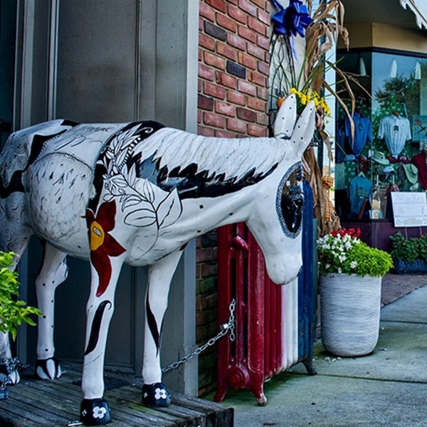 Historic Downtown Jasper is home to a variety of shops, restaurants, and historic buildings that reflect the city's rich history. 