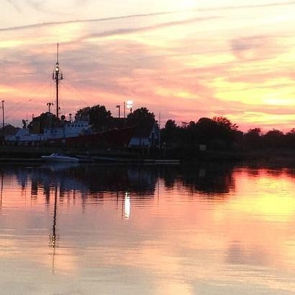 The scenic Lewes-Rehoboth Canal Cruise offers stunning views of local homes, attractions, and natural landscapes. 