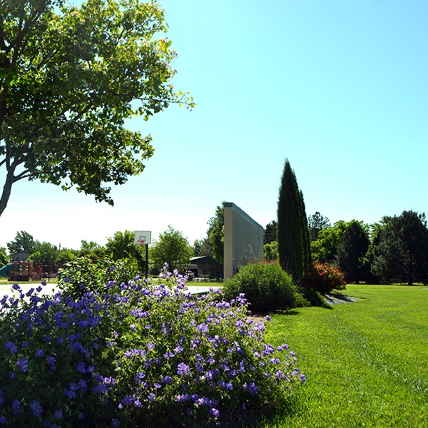 Garden City boasts a variety of recreational opportunities for outdoor enthusiasts. 