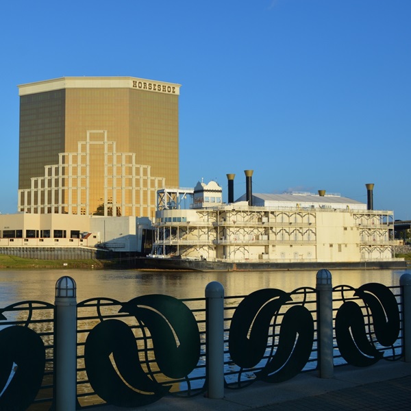 Bossier City is home to several casinos, including the largest casino riverboat. 