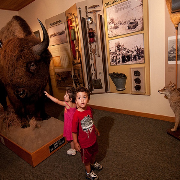 The Regal Tallgrass Prairie Nature Center offers exhibits and interpretive programs about the park. 
