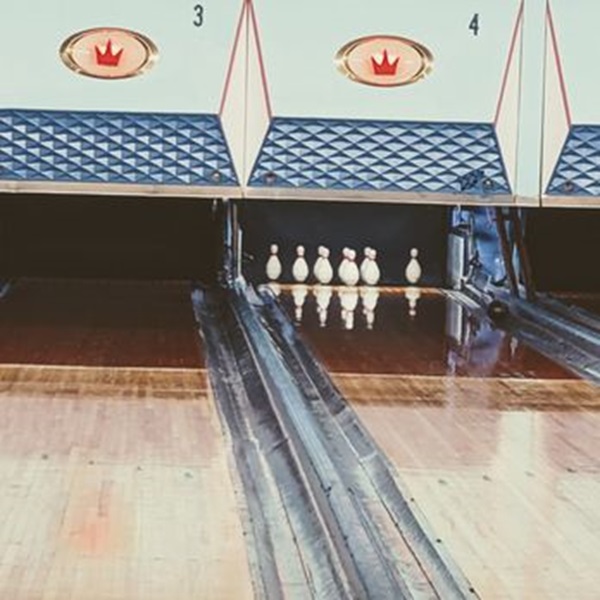 Walkerville Bowling Center features Rock & Bowl every Saturday night from 8 PM to midnight with unlimited bowling, karaoke, and inexpensive appetizers. 