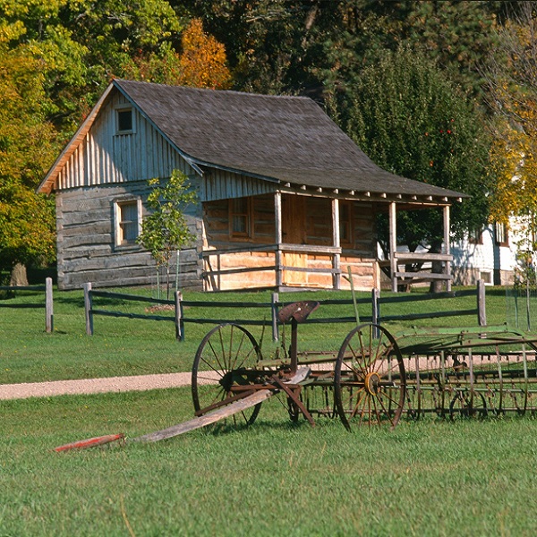Fort Ransom State Park, nestled in the picturesque and heavily-wooded Sheyenne River Valley, takes its name from the 1860s military fort. 