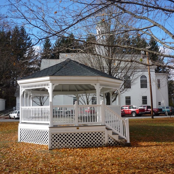 Those looking for small-town culture can explore the Walpole Artisans Cooperative for unique handcrafted gifts, or catch a performance at the Town Hall theater. 