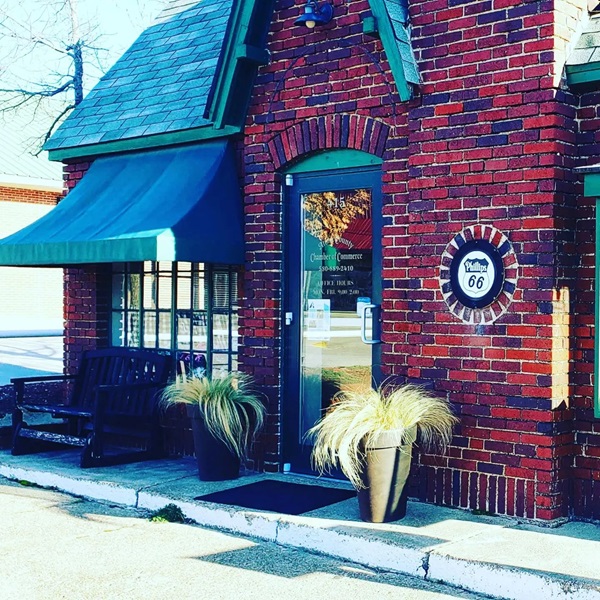 Atoka is home to several outdoor murals that depict scenes from the town's history and culture.