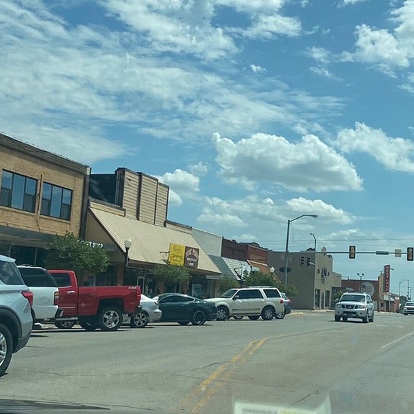 Elk City's historic downtown area is lined with charming shops, restaurants, and historic buildings where visitors can stroll along the streets, admire the architecture, and soak up the small-town atmosphere.