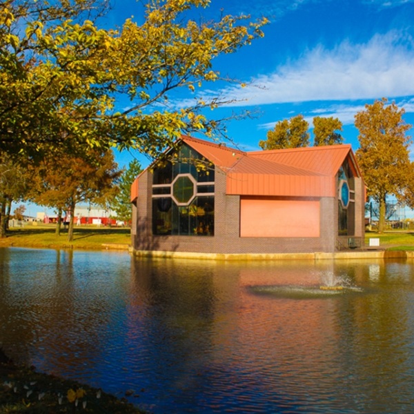 Located in the heart of Elk City, Ackley Park is a picturesque green space featuring walking trails, playgrounds, and picnic areas.