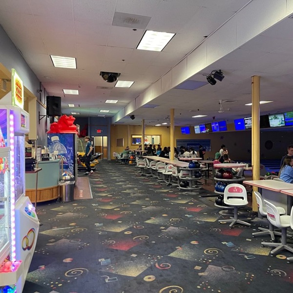 In addition to bowling, there is a video game arcade, billiards, and live DJ sessions during Cosmic Bowling nights. 