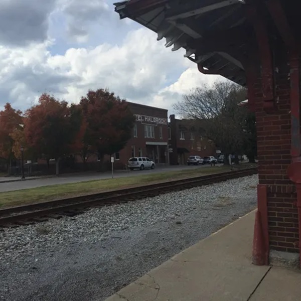 Located in the historic Halbrook Hotel is the Clement Railroad Hotel Museum, offering insights on local and regional history. 