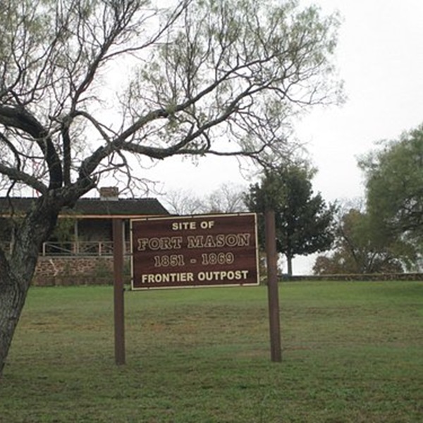 Founded in 1851 as a frontier outpost on the Old Spanish Trail, Fort Mason offers a glimpse into the town's turbulent past. The Mason County Historical Society oversees the Mason County Museum and Fort Mason. 