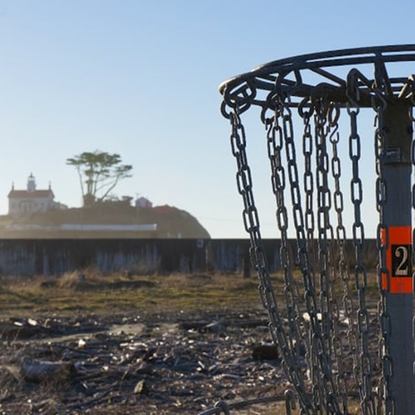 Beachfront Park is located along the beautiful coastline of Crescent City, providing disc golfers with panoramic views of the Pacific Ocean and the rugged coastline. 