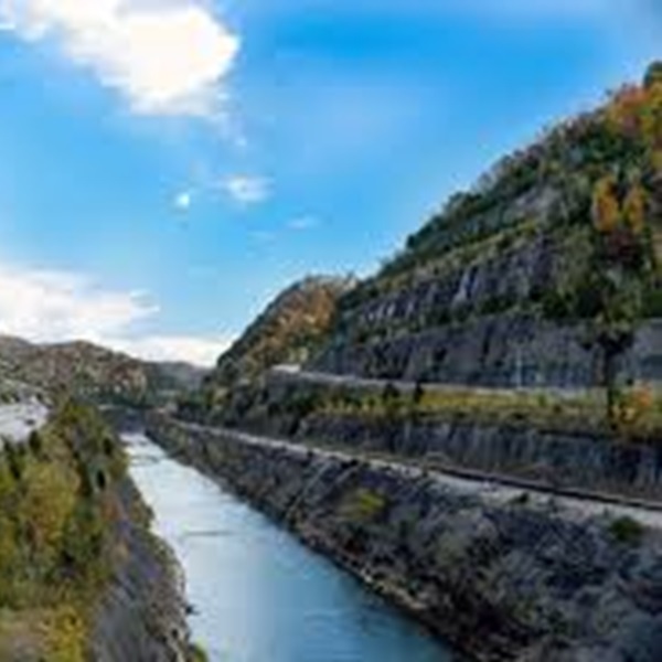 Pikeville is home to one of the largest earth-moving projects in the world, the Pikeville Cut-Through, creating a path for the Levisa Fork of the Big Sandy River. 