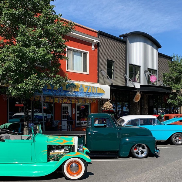 Downtown Kalama offers visitors a charming mix of shops, restaurants, and galleries housed in historic buildings. 