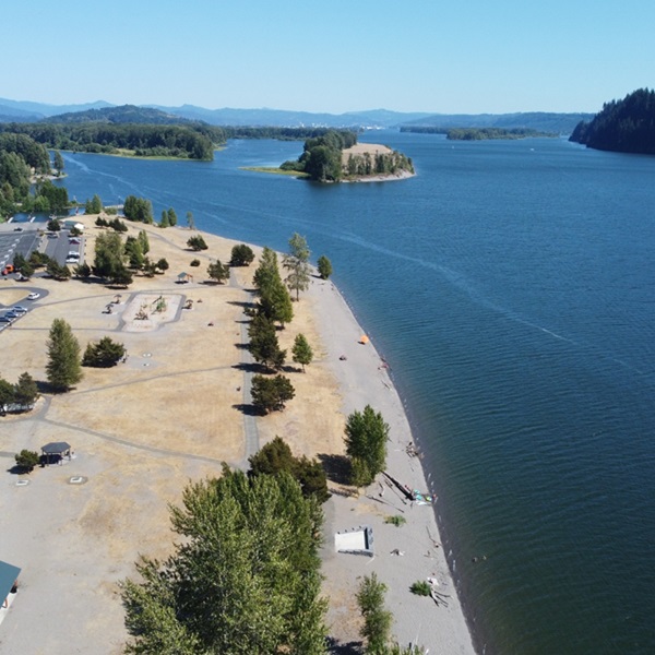 The picturesque waterfront area of Kalama served as the backdrop for several scenes in "Twilight," including Bella Swan's memorable first visit to the town. 
