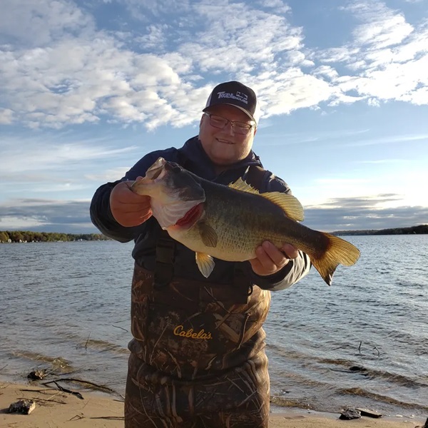 White Lake has several fish species, including largemouth bass, smallmouth bass, northern pike, walleye, and panfish, such as bluegill, crappie, and perch. 