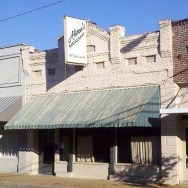 Humphreys County is renowned for its contributions to blues music. It is the birthplace of several legendary blues musicians. 