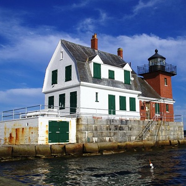 Visitors can take guided tours, climb to the top for panoramic views, and learn about the maritime history and heritage of Rockland’s iconic lighthouses. 
