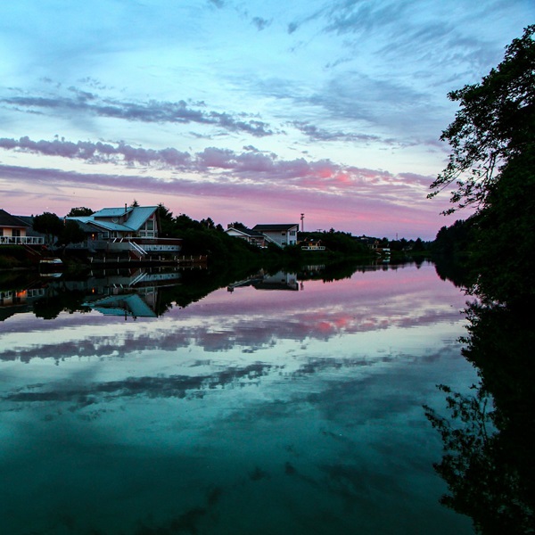 The city has 23 miles of interconnected canals and lakes with breathtaking views. 