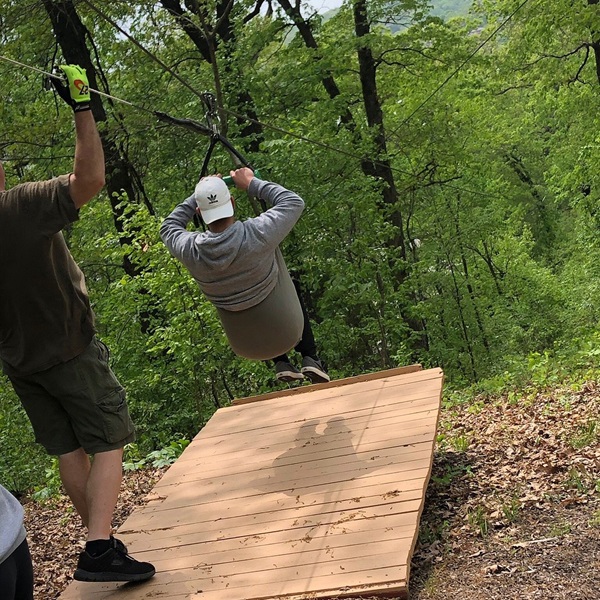 Visitors can explore nearby hiking trails, enjoy a zipline, go birdwatching at local parks, or simply take in the scenic views of the Ozark foothills. 