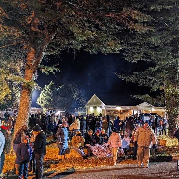Bridgeville hosts a variety of community events and festivals throughout the year, including holiday parades, craft fairs, and cultural celebrations. 