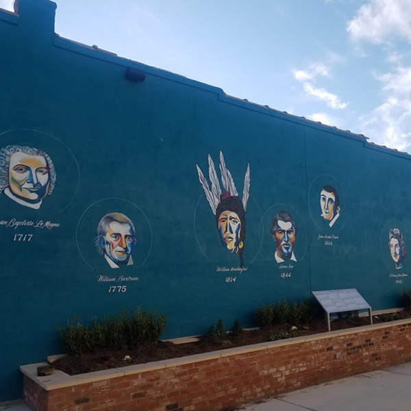 Wetumpka’s art scene promotes and educates about local and regional art, making it a cultural hub of the region. 