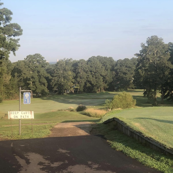 The course spans 5,947 yards from the longest tees for a par of 70, with a course rating of 68.9 and a slope rating of 122. 
