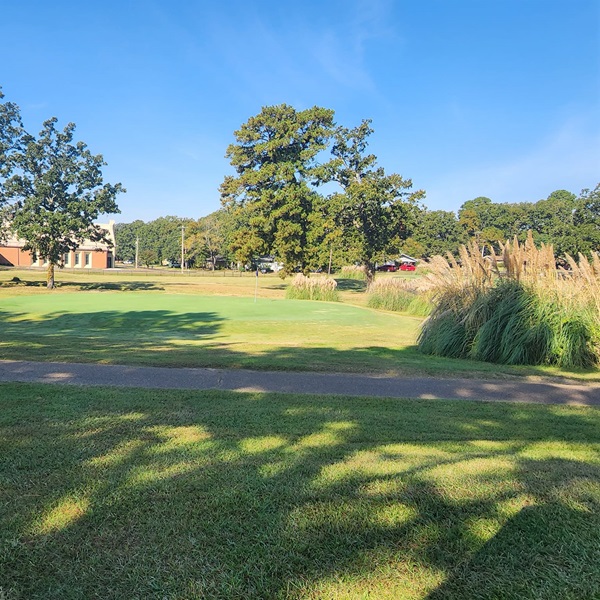 The facility includes a driving range and a practice area, as well as a clubhouse with restaurant, enhancing a player’s golfing experience. 