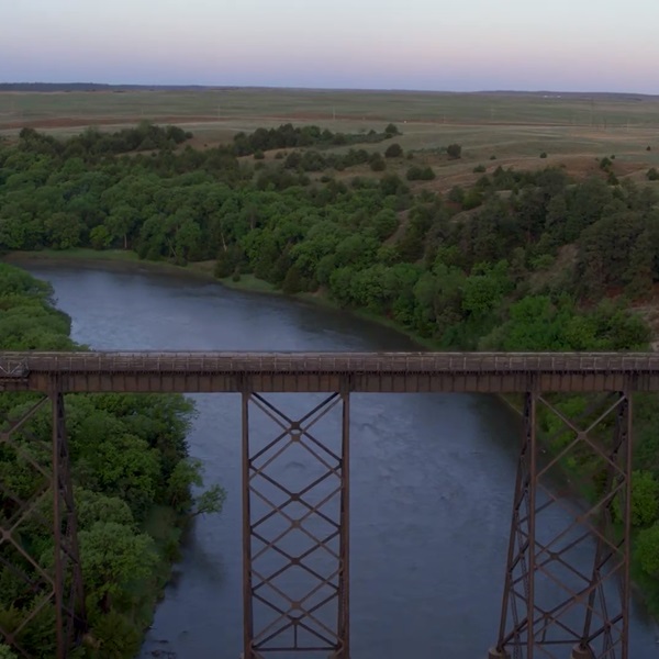 Renowned for its canoeing, kayaking, and tubing, the Niobrara National Scenic River is ideal for those looking to enjoy water activities in a picturesque setting. 