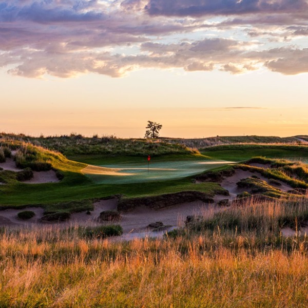 The Prairie Club is a semi-protected parkland design that meanders through the pines on the edge of the Snake River canyon rim. 