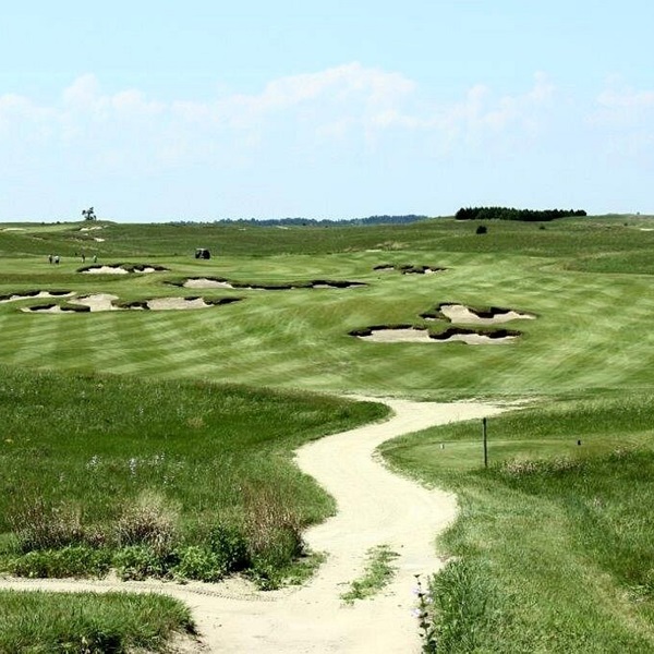 The expansive grounds include two 18-hole courses, a 10-hole short course, a 17-acre practice facility, two driving ranges, and putting and chipping greens. 