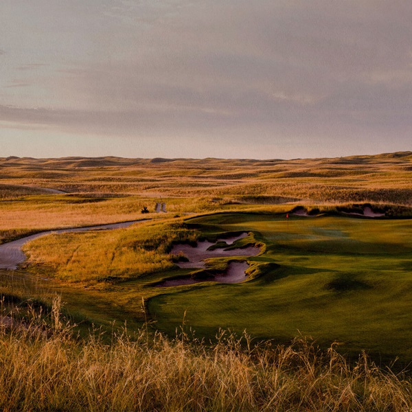 The course setting not only shields players from the prevailing prairie winds, and creates unique playing conditions that rival famous golfing destinations. 