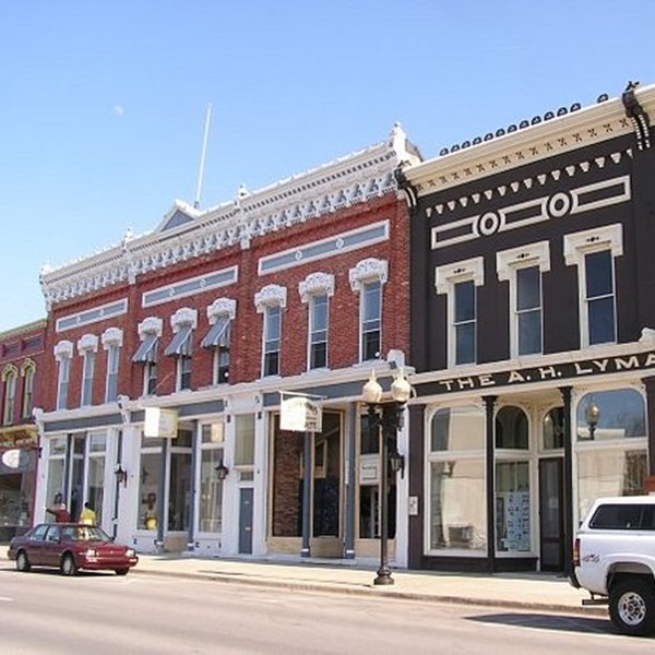 Founded in 1841, Manistee boasts a rich history, especially notable in its preserved Victorian-era architecture. 