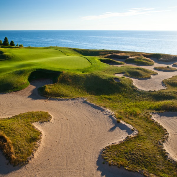 This links-style layout is known for its wide fairways, spacious greens, and sod-walled bunkers, as well as its panoramic views across Lake Michigan. 
