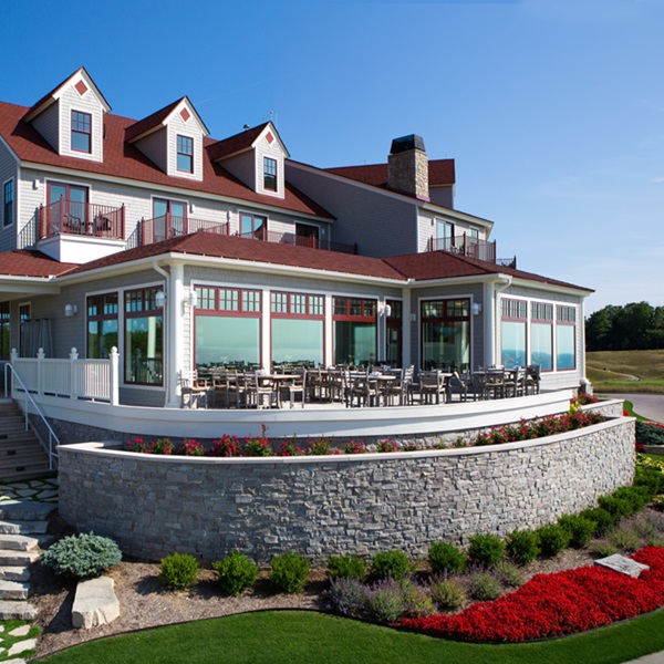 The course includes a new clubhouse with comprehensive facilities, GPS-equipped golf carts, a full practice area, and a seasonal caddie program. 