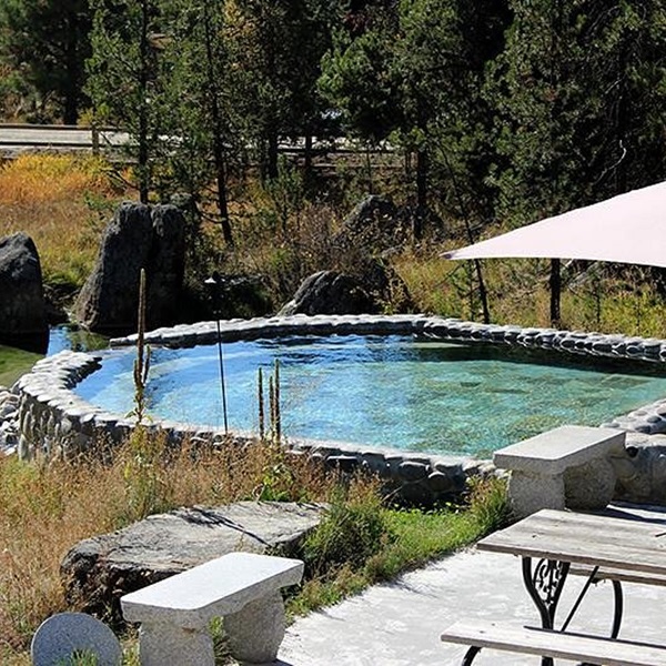The mineral-rich waters are known for their therapeutic properties in a tranquil and relaxing atmosphere. 