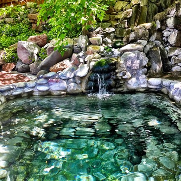 The pool features several soaking sections with temperatures ranging from 96 to 106 degrees Fahrenheit. 