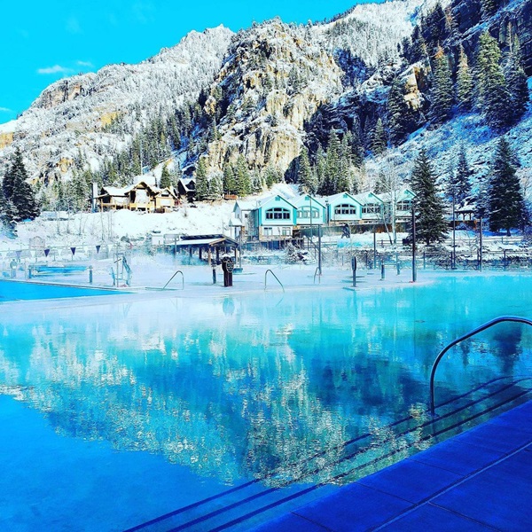 Winter visits offer a magical experience with snow-covered surroundings, making the hot springs especially enjoyable. 