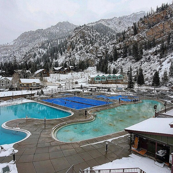 Soaking in the hot springs offers stunning views of the surrounding San Juan Mountains, enhancing the relaxing experience with a picturesque backdrop​. 