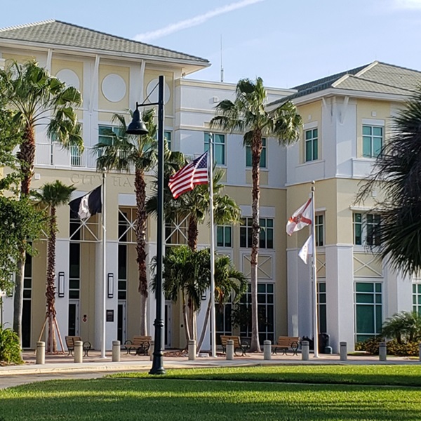 North Port offers a variety of shopping options where visitors can find a mix of local boutiques, popular chain stores, and diverse local dining. 