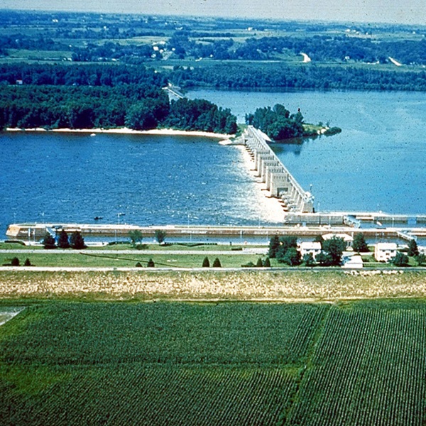 The lock and dam are located near Fulton, Illinois, and span the Mississippi River to Clinton, Iowa. 