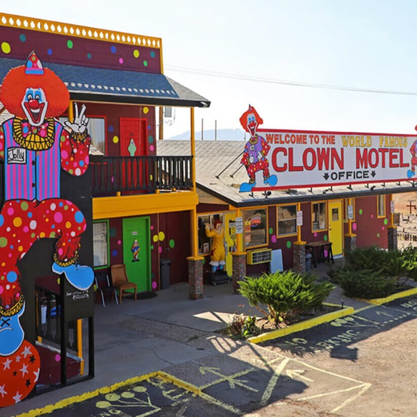 Located next to the Old Tonopah Cemetery, the quirky Clown Motel is famous for its clown figurines and decor.