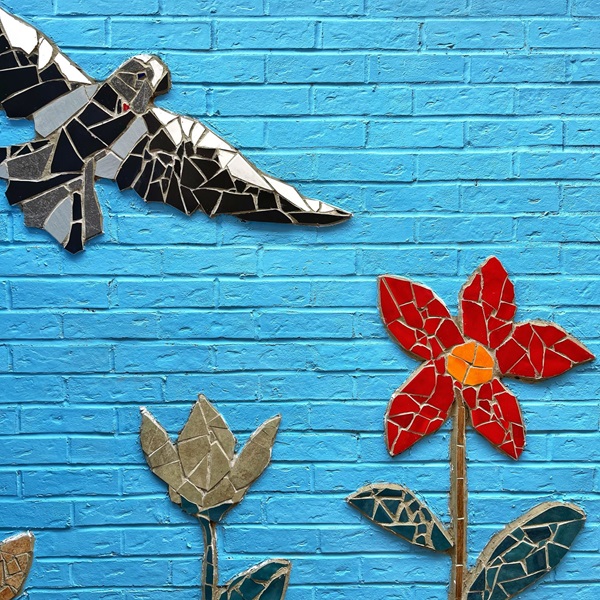 The downtown area is perfect for exploring local cuisine and picking up unique gifts and antiques​. 