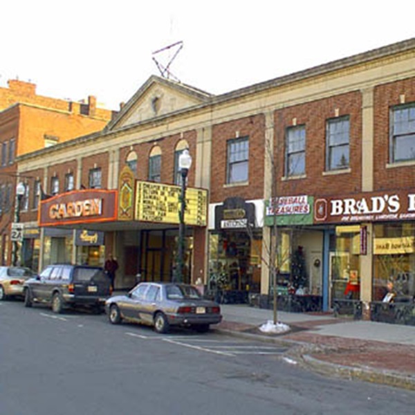 The district features a variety of architectural styles, including Greek Revival, Italianate, and Queen Anne, reflecting the town's development from the 18th to the early 20th century. 