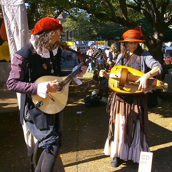 The Faire offers entertainment options for attendees of all ages, from jousting tournaments and sword-fighting demonstrations to live music, dance performances, and comedic acts. 